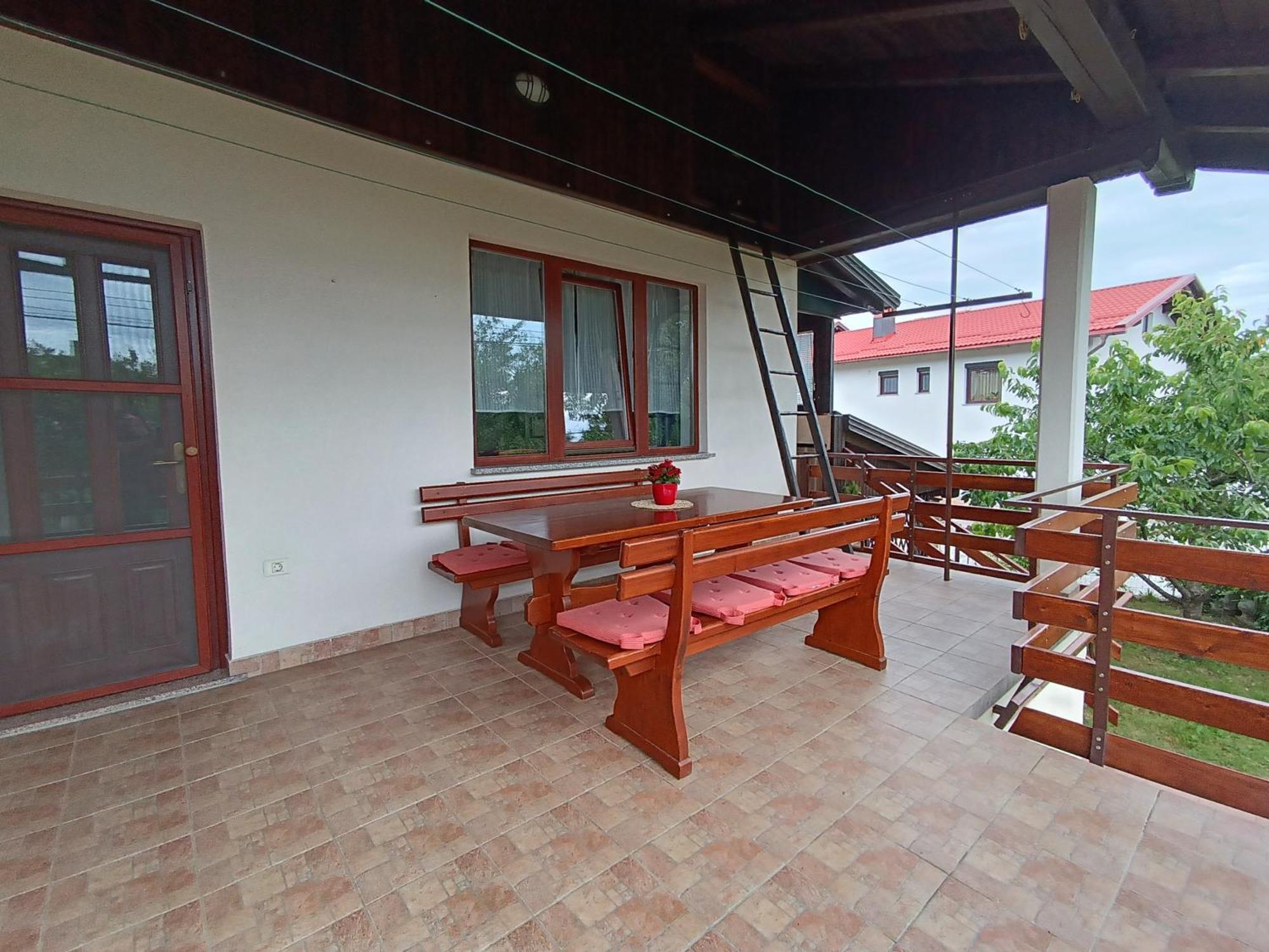 Apartma Mihatovi Pivka Buitenkant foto